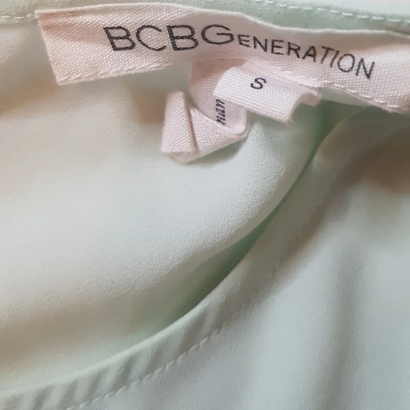 BCBG Formal Front Twist sleeveless top Sz S Crepe fabric Pastel Coastal - Picture 2 of 6